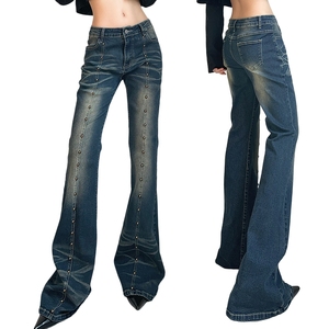 Jeans de mezclilla Y2K acampanados, transpirables, ecológicos, de tiro bajo, desgastados, con remaches, estilo punk urbano - Product Image 1