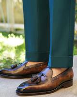 Custom Made Green 2 buah tuksedo pengantin pria, dua kancing puncak kerah pengiring pengantin pria setelan pernikahan Blazer (jaket + celana)