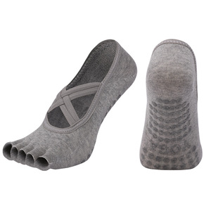 Calcetines Profesionales para Instructor de Yoga, Estilo Cinco Dedos, Puño Corto, Correa Cruzada y Suela Antideslizante para Inversiones y Flow - Product Image 4