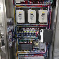 Henwi 12 Düsen Automatische beheizte Füll maschine für Wachs, Balsam, Honig und hochviskose Creme mit konstanter Temperatur.
