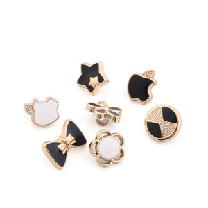 Thời Trang Cao Cấp Kim Cương Phụ Nữ Hoa Nhựa Động Vật Chân Nút Cho Quần Áo - Product Image 2