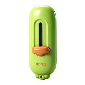 Mini abrecartones Duck verde con cuchilla automática de resorte para uso en oficina y hogar - Product Image 1