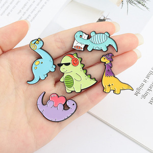 Broche Personalizado <span class=keywords><strong>de</strong></span> Metal con Diseño <span class=keywords><strong>de</strong></span> Dibujos Animados, con Gafas <span class=keywords><strong>de</strong></span> Sol y Escuchando Música, <span class=keywords><strong>de</strong></span> la Serie <span class=keywords><strong>de</strong></span> Dinosaurios Coloridos - Product Image 4