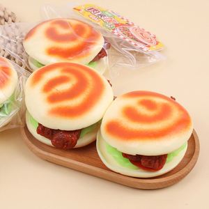 Juguete Sensorial Antiestrés de Hamburguesa China Divertida al por Mayor OEM/ODM, Juguete Blandito de Hamburguesa para Aliviar el Estrés Hecho de TPR, Pedido a Granel - Product Image 3
