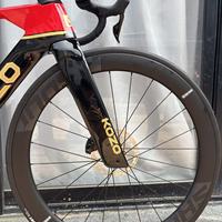 Vélo de route KOZO 7,9 KG 105 24 vitesses en fibre de carbone, cadre aérodynamique, freins à disque hydrauliques, roues à rayons légères de course 700C