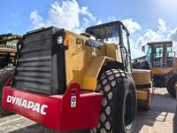 Rouleau compresseur vibrant à tambour unique Dynapac CA30D d'occasion, d'origine suédoise, pour le compactage routier