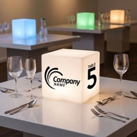 Lampe de table LED rechargeable personnalisable avec logo, abat-jour cube lumineux, lampe de bureau sans fil classique pour restaurant et salon