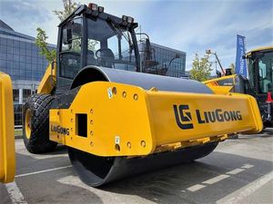 Liugong 6618E 18Ton Compactador de rodillo de carretera de un solo tambor Máquina de rodillo vibratorio con buen precio para la venta - Product Image 5