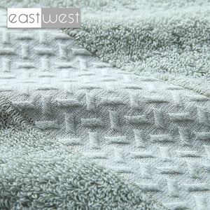 Toalla de Baño EastWest de Alta Calidad, 600gsm, 100% Algodón Orgánico, Tejido de Rizo, Color Sólido, Hipoalergénica, Ecológica, 5 Estrellas - Product Image 5