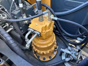 Excavatrice sur chenilles Hyundai 215VS d'occasion de 20 tonnes en excellent état avec moteur Cummins et équipement de construction à vendre - Product Image 6