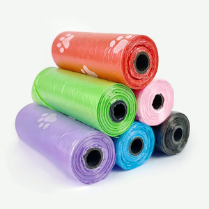 Sacs à déjections pour chiens, design empreinte de patte, couleurs rouge, violet et blanc, 3 rouleaux, écologiques - Product Image 2