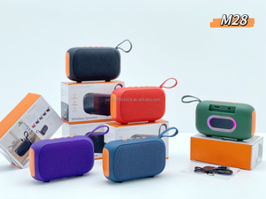 Enceinte sans fil M28 TWS portable d'extérieur avec lumière RGB, support <span class=keywords><strong>de</strong></span> lanière, radio FM, carte TF, BT5.4 pour camping, voyage, fête, cadeau - Product Image 3