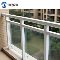 Système de garde-corps en verre sans cadre à canal en U pour balcon en PVC avec base en aluminium pour escaliers, villas et centres commerciaux