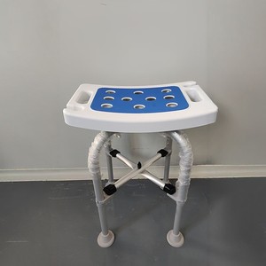 Tabouret pliant de salle de bain, petit tabouret de douche portable blanc antidérapant pour personnes âgées et femmes enceintes, usage domestique - Product Image 1