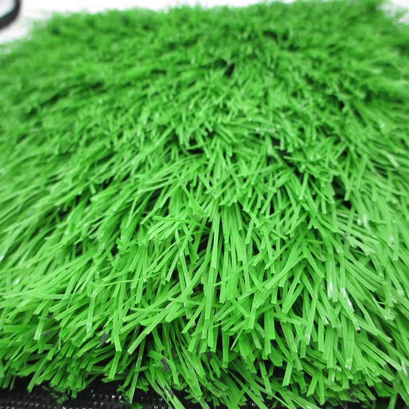 Futbol futbol sahaları için yüksek yoğunluklu yapay çim halı rulo en çok satan bahçe yeşil çim