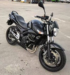 Motocicletta Usata Rossa 400cc con Motore a 4 Cilindri, Piccola Moto Retrò BK400 da Strada - Product Image 3