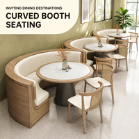 Banquette Courbe avec Structure en Rotin et Coussin Crème, Table Ronde en Marbre avec Piétement Anthracite, Chaises et Tables pour Restaurant et Café