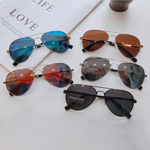 Gafas de sol polarizadas británicas NextRoad con protección UV400 para niños y niñas, gafas de sol ópticas de estilo pionero para niños - Product Image 4