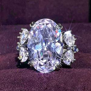 Anello da Donna T0750 in Oro Bianco con Diamante Taglio a Pera Naturale Colore D, Gioiello di Fidanzamento - Product Image 5