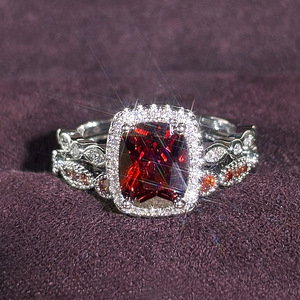 Anello Classico da Donna in Ottone con Incastonatura Pavé, Elegante Anello di Fidanzamento con Gemma, Gioiello di Moda - Product Image 6