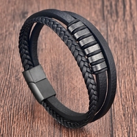 Bracelet en cuir ajustable gravé multicouche avec breloques et boucle en acier inoxydable pour anniversaire de petit ami ou mari