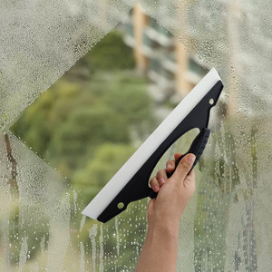 Raspador de Ventanas de Goma Suave con Mango de TPR Negro, Limpiador de Vidrios de Coche Duradero - Product Image 2