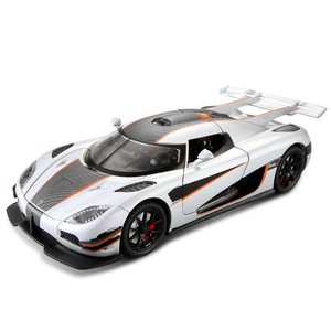 Modelo de Auto Grande G G63 a Escala 1:24, de Aleación, con Seis Puertas, Efectos de Sonido y Luz, y Función de Retroceso - Product Image 1