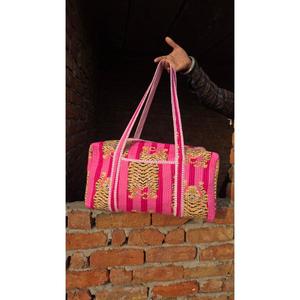 Bolsa de Lona Acolchada de Algodón Hecha a Mano, Interior Espacioso y Ligero, Diseño Duradero con Estampado Tradicional, Ideal para Viajar - Product Image 5