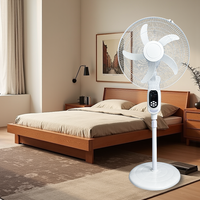 Usine OEM Moteur DC moderne à haute efficacité LED Maison Hauteur réglable Grand angle Ventilateur solaire extérieur 16 pouces Batterie au lithium