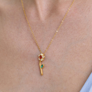 Collier pendentif fleur plaqué or 18 carats avec strass, centre rouge, feuille verte, bijou de tous les jours, cadeau pour femme - Product Image 2