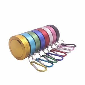 Broyeur à herbes manuel portable en alliage d'aluminium, broyeur à tabac multi-couches en métal, mousqueton, coloré, format de poche, luxe - Product Image 1