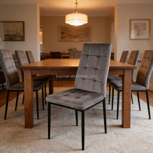 Silla de Comedor Tapizada en Tela Gris con Detalles de Tachuelas, Respaldo Alto, para Hogar, Comedor o Restaurante - Product Image 1