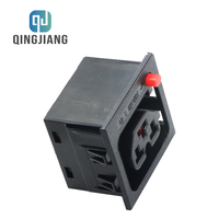IEC C13&C19 3 Stopkontak Industri 10A Soket Ekstensi yang Dapat Dikunci PDU Receptacle Power Socket