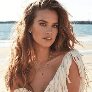 Perhiasan Halus Sederhana Dapat Disesuaikan 925 <span class=keywords><strong>Sterling</strong></span> Silver Rhodium Disepuh Oval <span class=keywords><strong>Drop</strong></span> Berbentuk Hijau Zirkon Liontin Wanita Kalung Mewah - Product Image 3