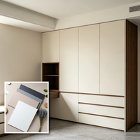 Armoire intégrée moderne pliable sur mesure avec bureau, étagères ouvertes LED, en noyer crème, armoire de rangement d'angle incurvée pour chambre d'appartement