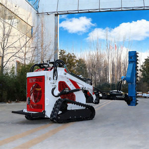 รถตักล้อยางขนาดเล็ก Soamte รุ่น Mini Skid Steer Loader เครื่องยนต์ดีเซล Kubota ได้รับการรับรองมาตรฐาน EPA น้ำหนัก 950 กก. รับประกัน 2 ปี ปั๊มไฮดรอลิก YUKEN กำลัง 15.7 กิโลวัตต์ - Product Image 1