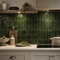 Carreaux de céramique verts carrés et rectangulaires faits à la main de style marocain pour murs de salle de bain, crédences de cuisine et décoration d'hôtel – En stock