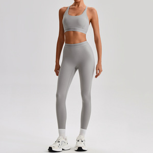 ชุดโยคะผู้หญิงแบบ 2 ชิ้น แห้งเร็ว น้ำหนักเบา ไร้ตะเข็บ ระบายอากาศดี เสื้อชั้นในแบบ Racer Back กางเกงเลกกิ้งยกกระชับสะโพกเอวสูง - Product Image 4