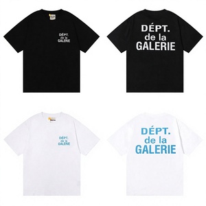 Dipartimento T-shirt da uomo De La Galerie a maniche corte, vestibilità regolare, collo alto, 100% cotone, lavorato a maglia, stampa con lettere, bianco e nero - Product Image 3