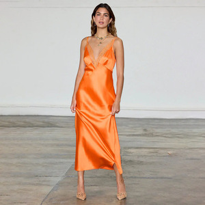 Vestido Largo Elegante de Satén con Cuello en V y Espalda Descubierta para Eventos Nocturnos - Product Image 2