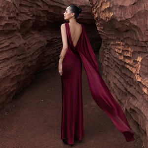 Robe <span class=keywords><strong>de</strong></span> soirée <span class=keywords><strong>de</strong></span> luxe en satin bordeaux dos nu pour femme, robe <span class=keywords><strong>de</strong></span> soirée drapée longue plissée avec empiècements, couleur rouge <span class=keywords><strong>vin</strong></span> naturel et sexy - Product Image 5
