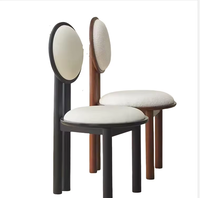 Chaise de salle à manger moderne en velours rembourrée avec pieds en bois massif, design ergonomique, structure métallique durable pour usage domestique