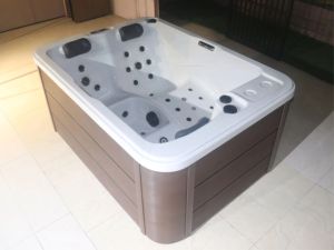 Jacuzzi de Hidromasaje de 1.8m para 1 Persona, de Lujo, para Exteriores, Económico, en Oferta - Product Image 1