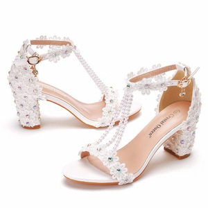 Sandali da sposa estivi da donna <span class=keywords><strong>con</strong></span> Peep Toe di perle di pizzo colorato <span class=keywords><strong>con</strong></span> tacco grosso a piedi nudi e traspirante - Product Image 2