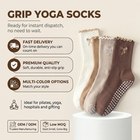 En stock, chaussettes de yoga en coton pour femmes, mignonnes, à volants et broderie antibactérienne, chaussettes de Pilates avec grip antidérapant en silicone
