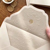 Maßgefertigtes Luxus-Einladungsset mit Karten & Umschlägen auf 600g Kunstdruckpapier Geprägt & Tiefgeprägt für Schloss-Villa-Hochzeit