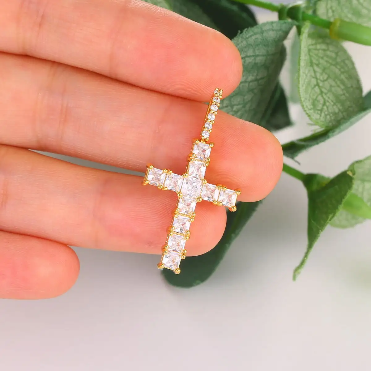 Exquisite 18K Gold Religion Cross Pendant With 3A Cubic Zirconia Mariner Chain Necklace For Men For Women