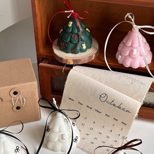 Lanjo Accesorios para Fotos, Velas Aromáticas de Cera de Soja con Diseño de Árbol de Navidad, Lazo Pintado a Mano y Osito de Peluche - Acción de Gracias, Cumpleaños - Product Image 4