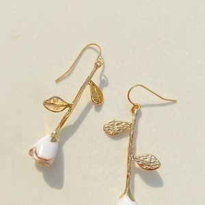 Orecchini Pendenti Lunghi con Foglie e Rose Bianche per Donne, Stile Francese, Accessori Floreali per Uso Quotidiano - Product Image 3