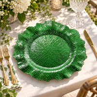 Assiette de présentation en plastique argenté de 13 pouces, texture rayée thermolaquée, bord festonné élégant pour mariage, banquet, événement